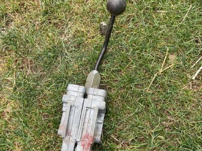 Bild 2:Kreuzhebel mit Seilzügen New Holland