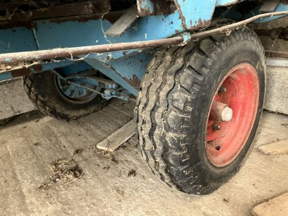 Bild 6:Miststreuer Mengele ES 28