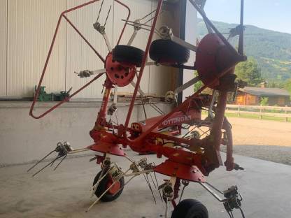 Bild 4:Kreiselheuer Pöttinger HIT 47N