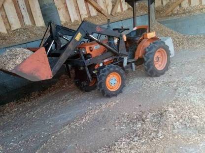 Kubota B7100