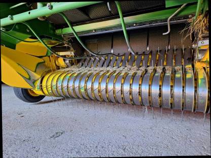 Bild 3:John Deere Rundballenpresse 590