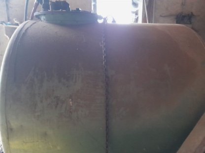 Dieseltank mit Pumpe