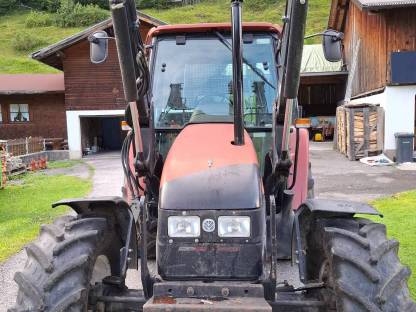 Bild 2:New Holland DL 60 Traktor