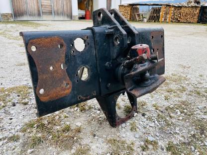 Bild 2:Hecktraverse AHK Unimog 437 U2100, 2400 große Baureihe Zugmaschine