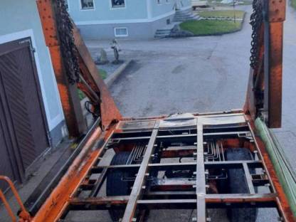 Bild 3:Absetzkipper Container Teleskopabsetzkipper Aufbau Gergen