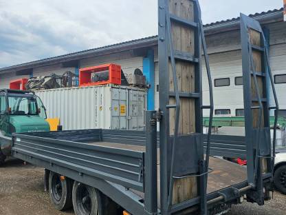 Bild 2:Tieflader-Anhänger Blumenröhr