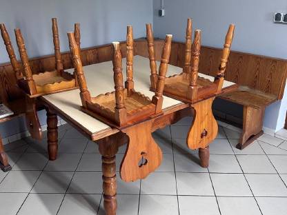 Bild 3:Eckbank, Tisch und Sessel