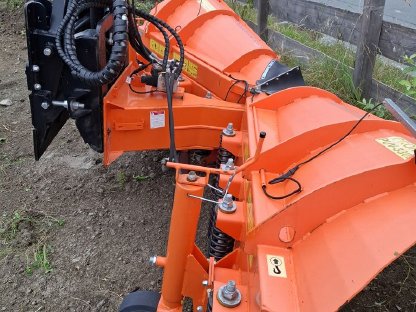 Bild 6:Pronar Schneepflug Vario 3300