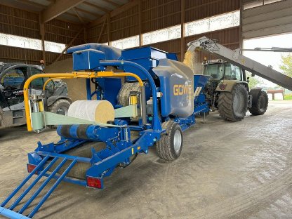 Bild 7:Maisballenpressen