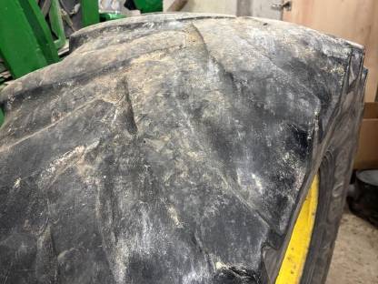 Bild 4:Kompletträder John Deere 6320