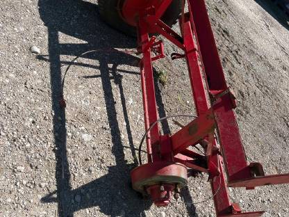 Bild 7:Pöttinger Ladewagengetriebe und Achse