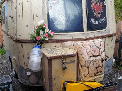 Bild 2:Wohnwagen