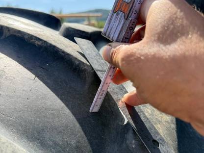 Bild 6:Komplettrad 650/75R32 Michelin Megaxbib John Deere Felge