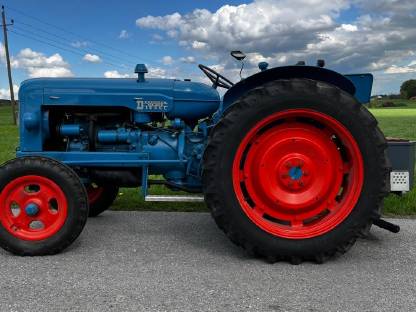 Oldtimer Traktor Fordson Major EZ 1956