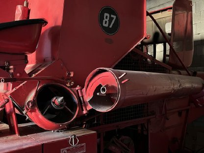 Bild 2:Massey Ferguson MF 87 Mähdrescher