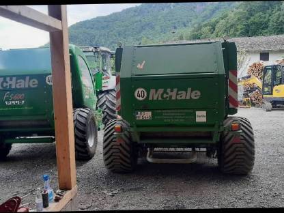 Bild 4:Rundballenpresse McHale F550