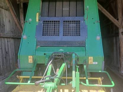 Rundballenpresse John Deere 592