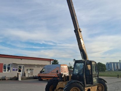 Bild 4:Teleskoplader CAT TH62