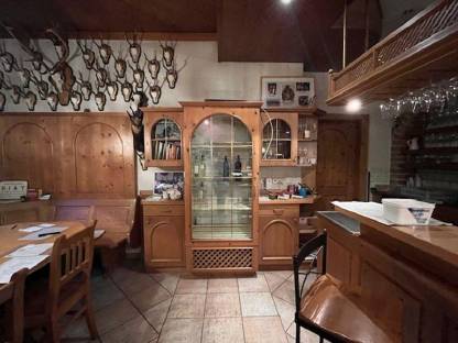 Bild 9:Heurigenschank und Buffet/Vitrine komplett inkl. Kühlladen