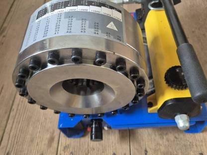 Schlauchpresse mit Handpumpe