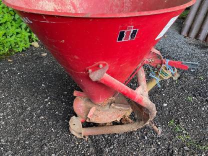 Bild 3:Düngestreuer, International 540