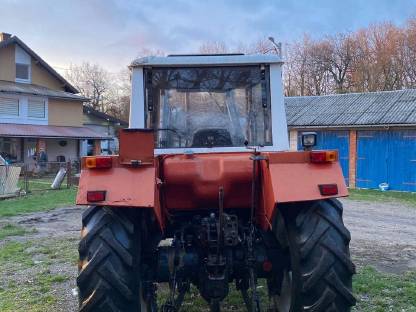 Bild 5:Steyr 8080 A mit Industrie-Frontlader