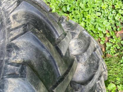 Bild 4:Reifen 11.5-80/15.3