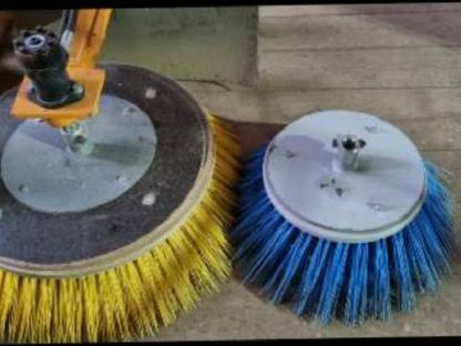 Bild 2:Kehrbesen, Wildkrautbürste