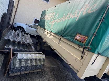 Bild 3:Planenanhänger