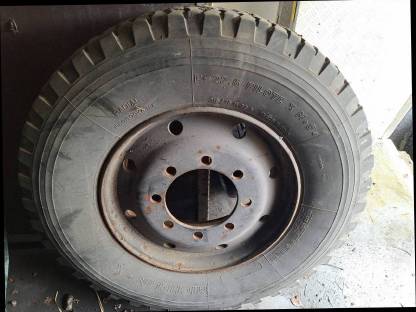 1x LKW Reifen mit Felge 315/75 R 22,5 von Michelin
