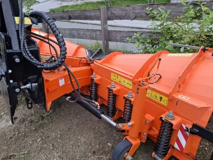 Bild 2:Pronar Schneepflug Vario 3300