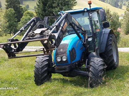 Bild 4:Landini Powerfarm 95 TD mit Frontlader