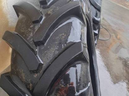 Bild 3:Traktorreifen