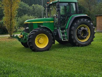 John Deere 6910