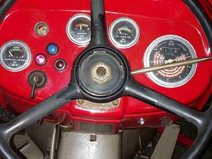 Bild 6:MF 130 Weinbergschlepper Schmalspur