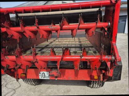 Bild 2:Miststreuer Pöttinger 3200