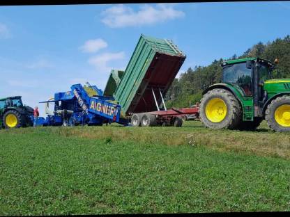 Bild 3:Wir pressen Ihren Mais in Rundballen
