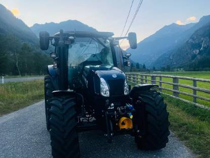 Bild 2:New Holland T6030