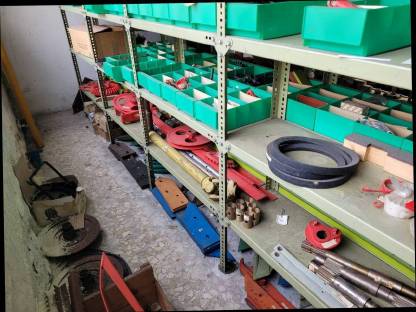 Bild 3:Großes Ersatzteillager