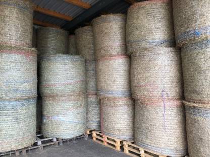 Bild 2:Heu Rundballen