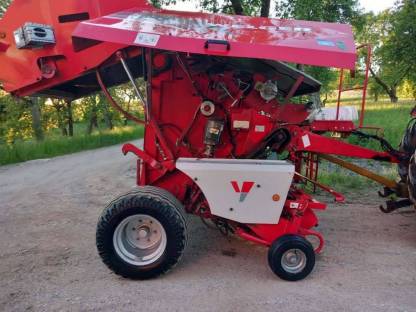 Bild 2:Welger Rundballenpresse RP 235