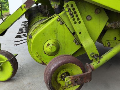 Bild 2:Claas 300K Ladewagen