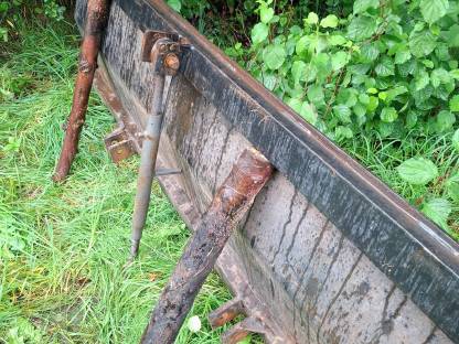 Bild 6:Schneeschild 2 m breit, sehr stabil