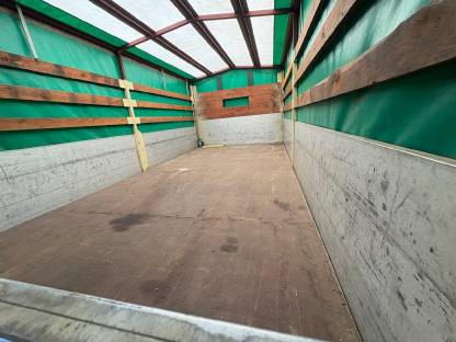 Bild 8:Planenanhänger