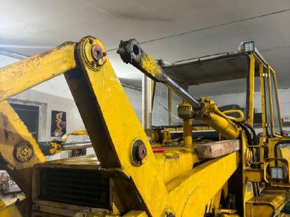 Bild 7:Laderaupe MF 300