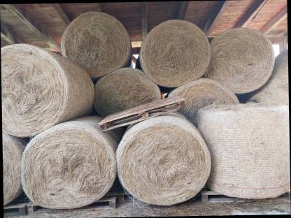 Bild 4:Heu Grumet Kleinballen und Rundballen