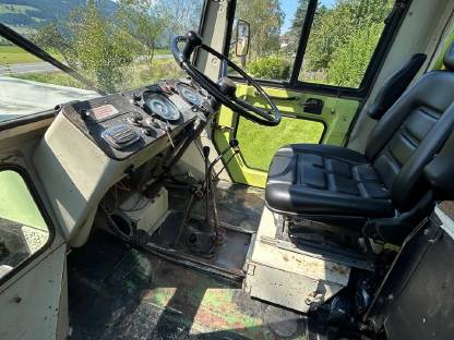 Bild 3:MB Trac 700 mit Forstkran