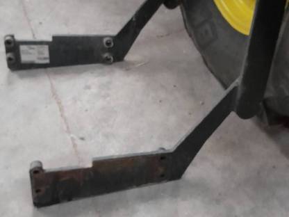 Bild 7:Grillschutz und Gewichtsträger für John Deere 6000er Serie