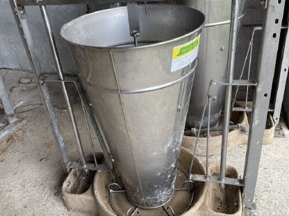 Bild 2:Futterautomaten für Schweine