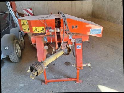 Bild 2:KUHN Heckmähwerk mit Aufbereiter FC 313